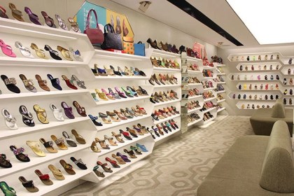 Bạn có nên mở cửa hàng kinh doanh giày dép hay không?